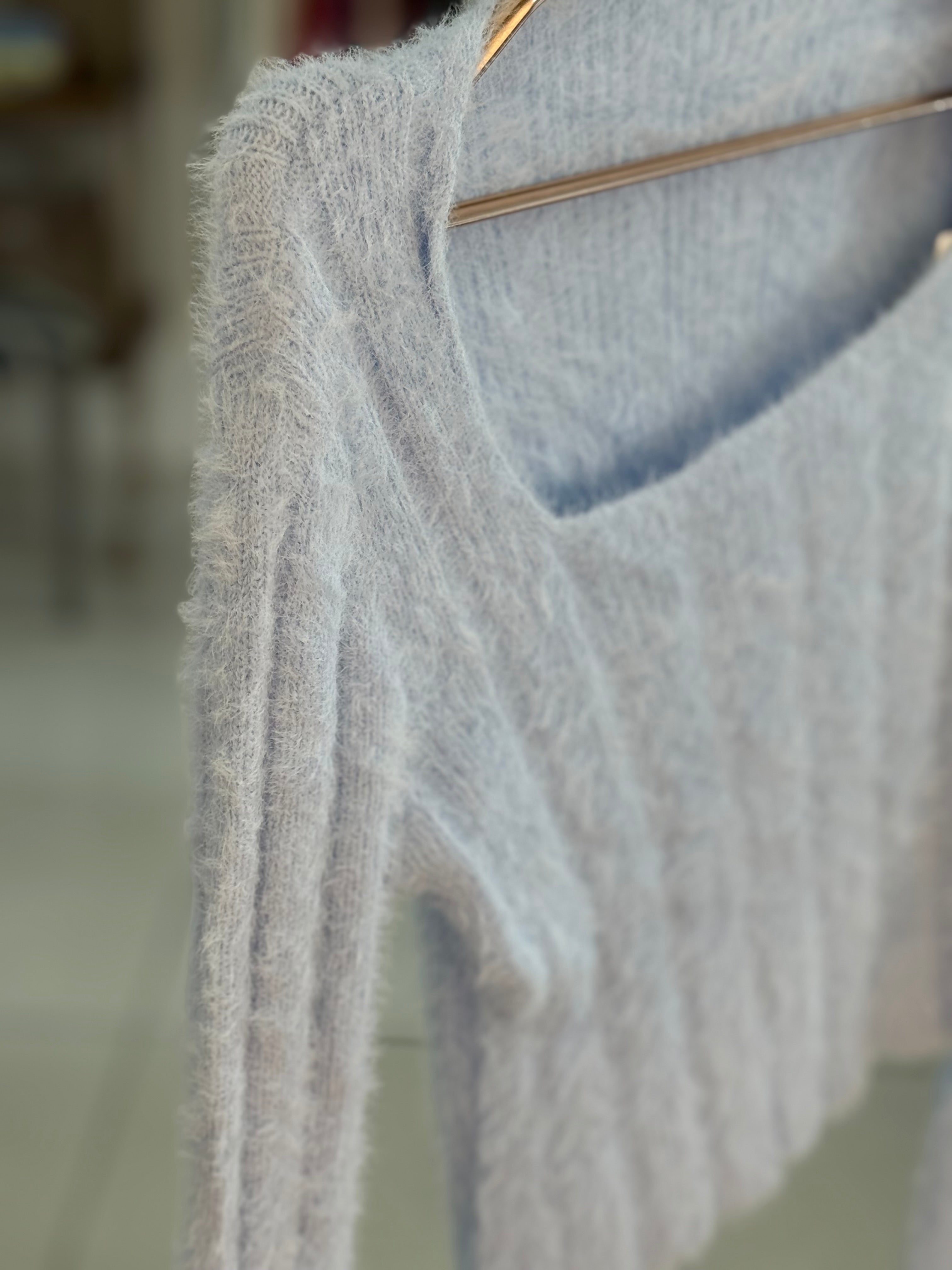 Soft wool long wide sleeve top
