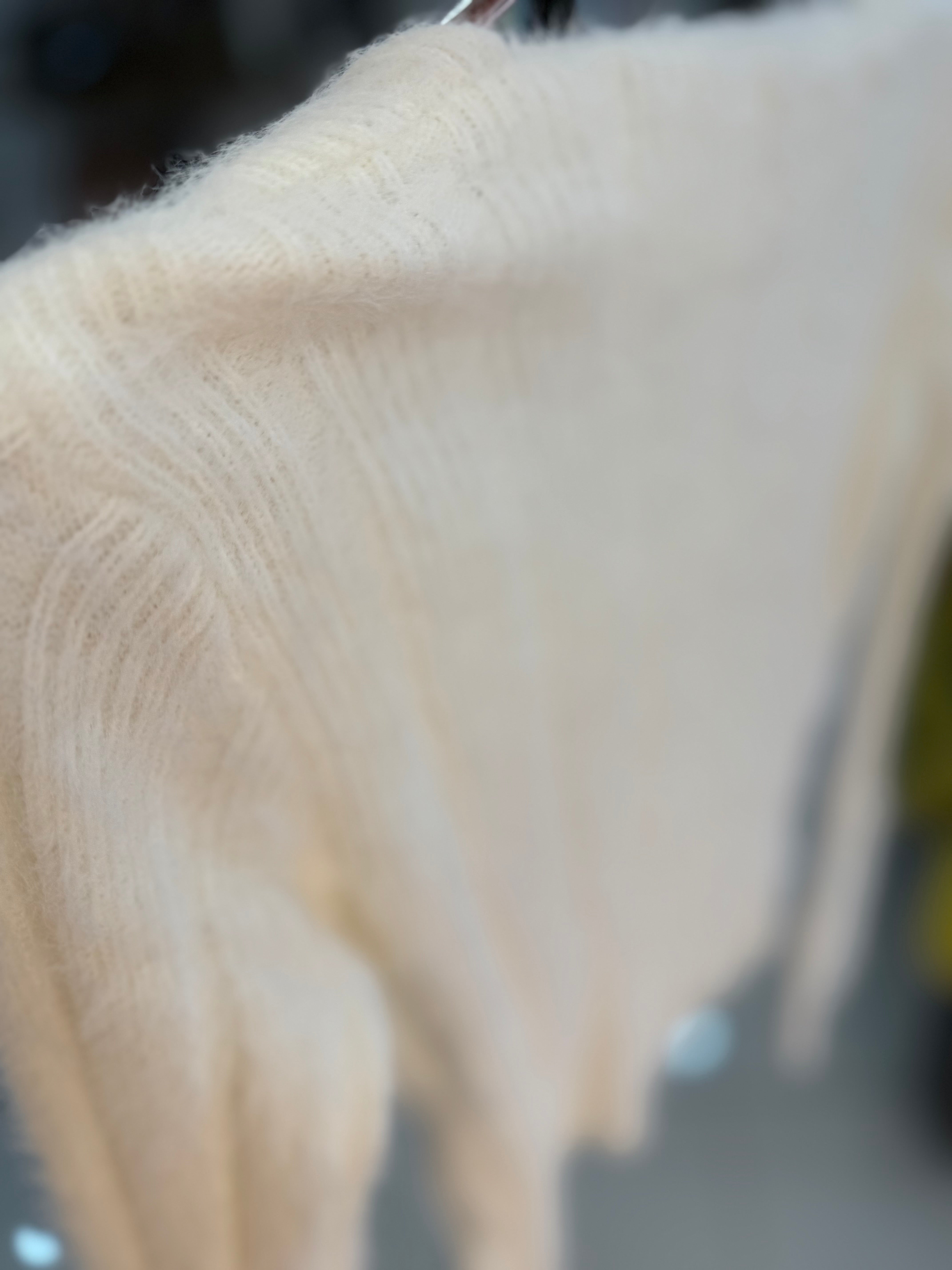 Soft wool long wide sleeve top