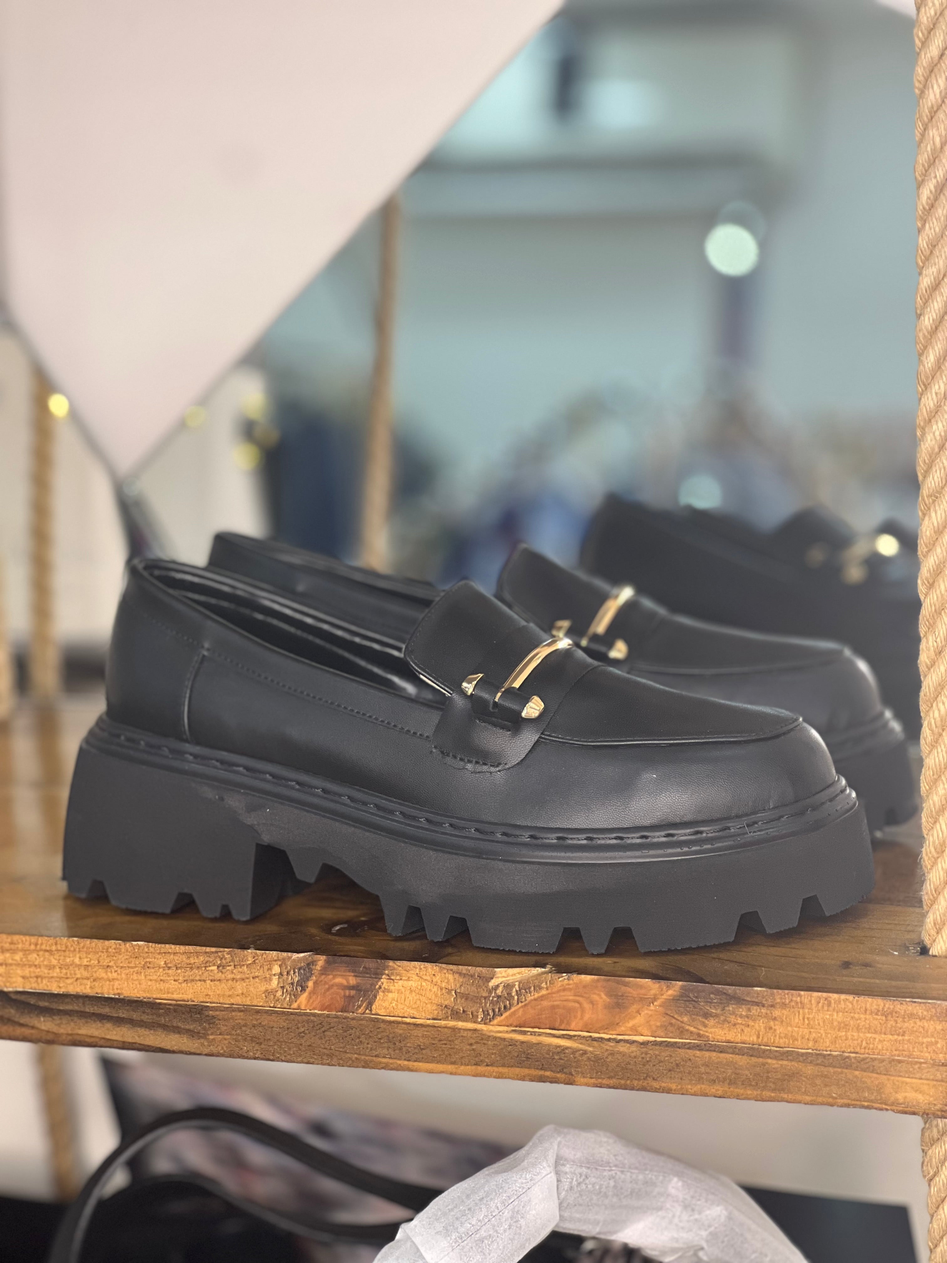 Black Leather Loafers – Effortless Style with Everyday Comfort