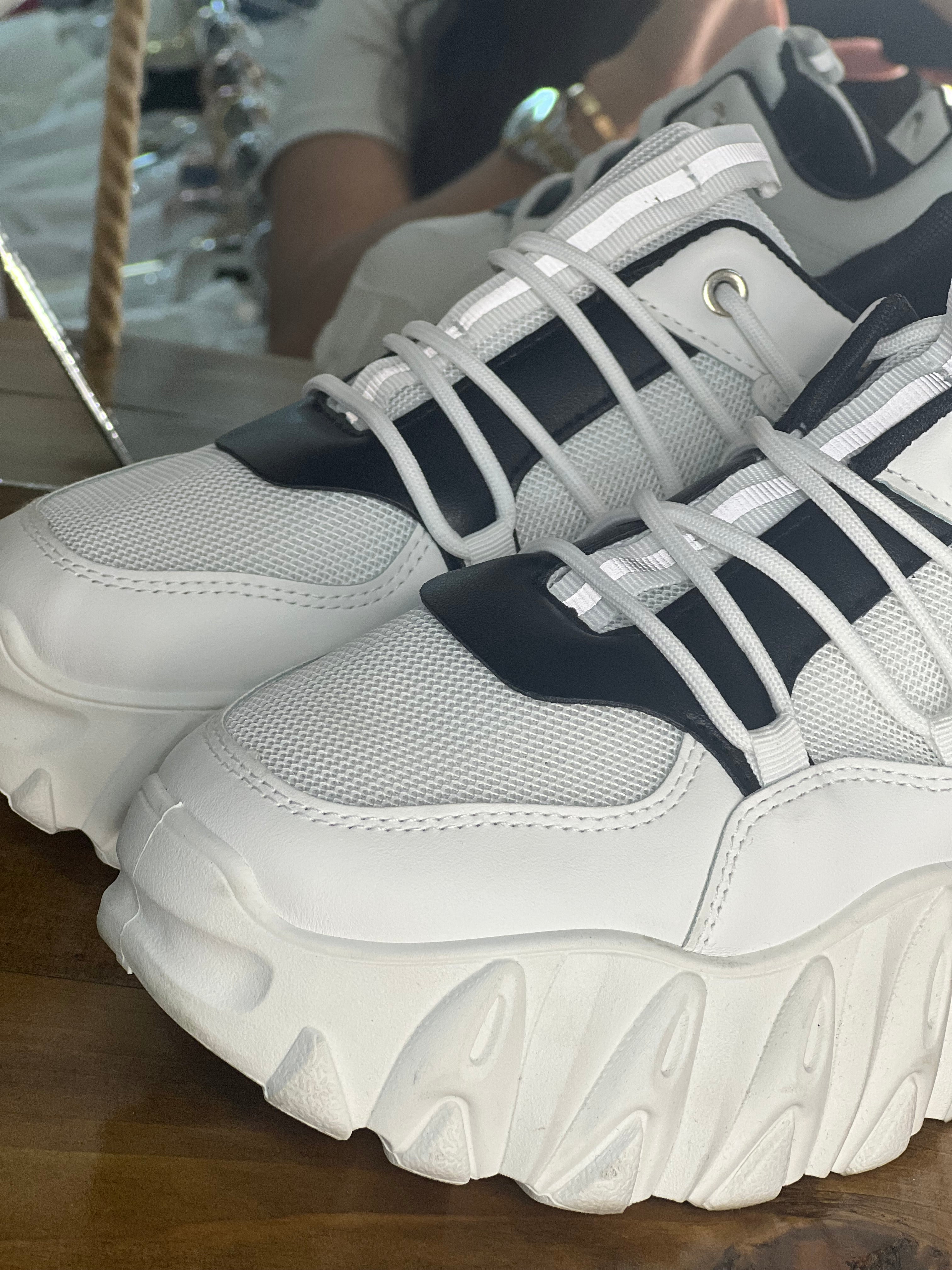 Elevated Heel Sneakers – Style, Height & Everyday Comfort