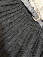 Wool pleated skirt with belt
