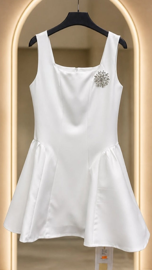 Curved short dress with stones broche