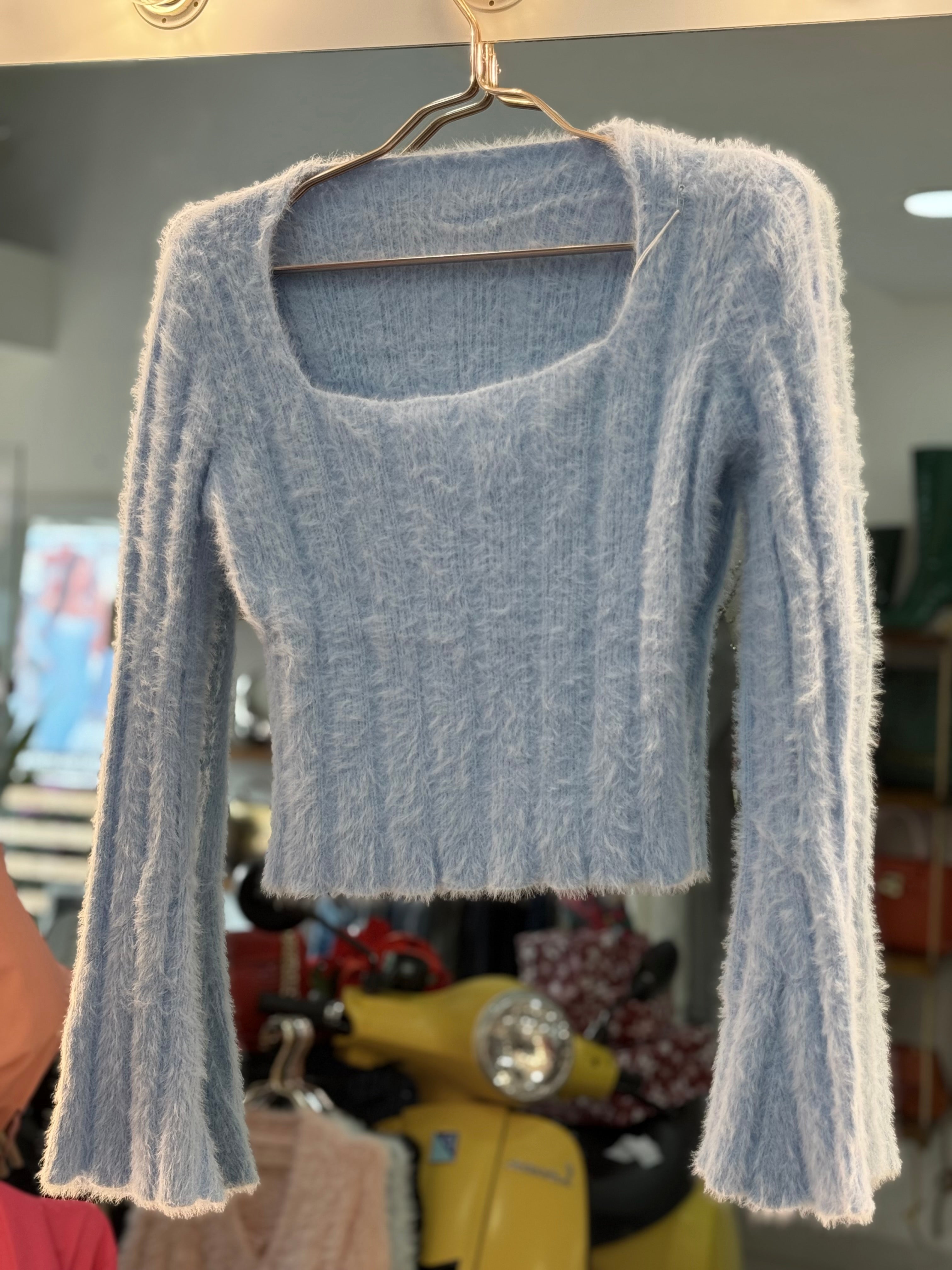 Soft wool long wide sleeve top