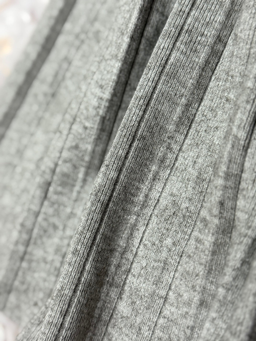 Wool pleated skirt with belt
