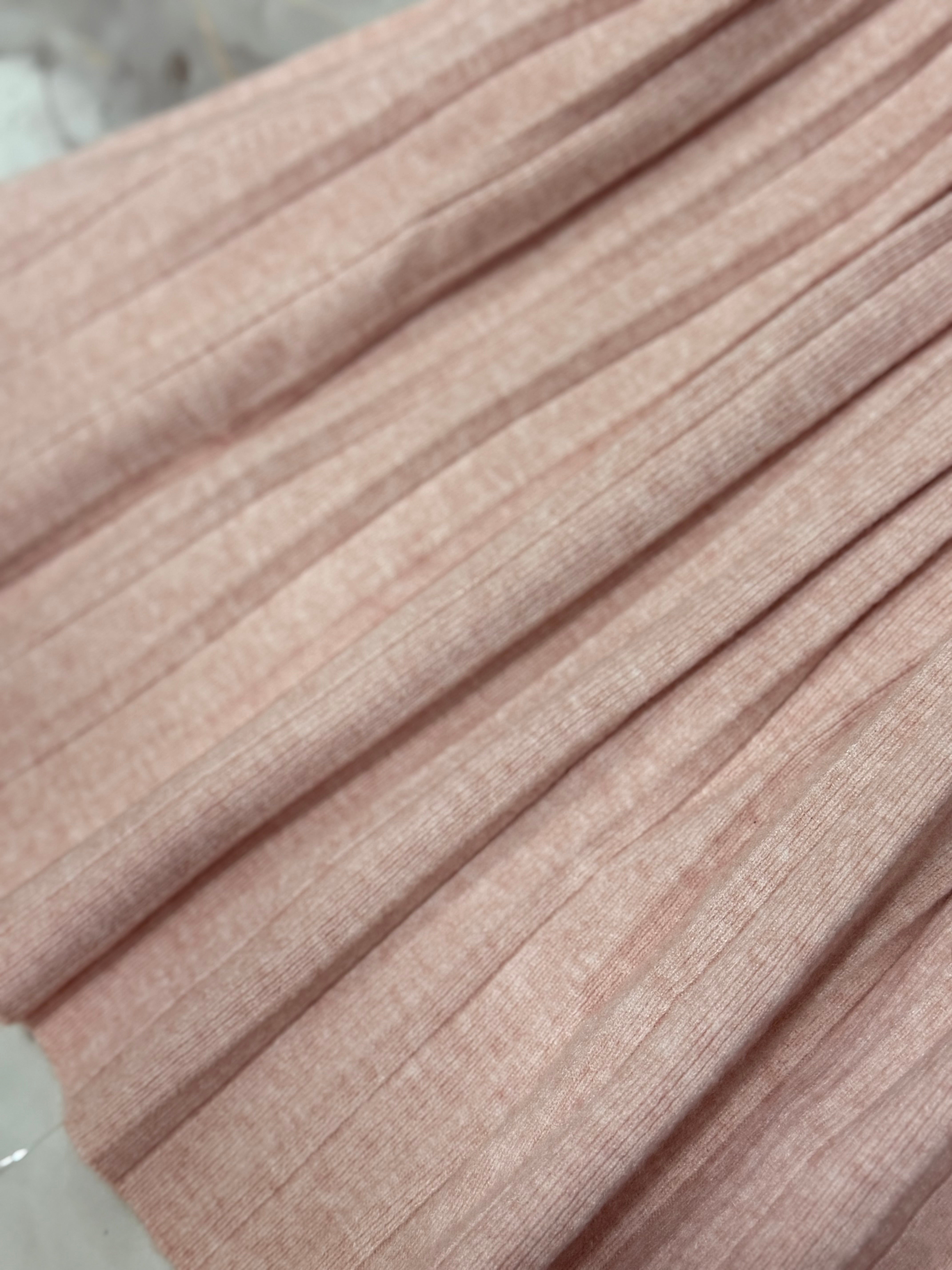 Wool pleated skirt with belt