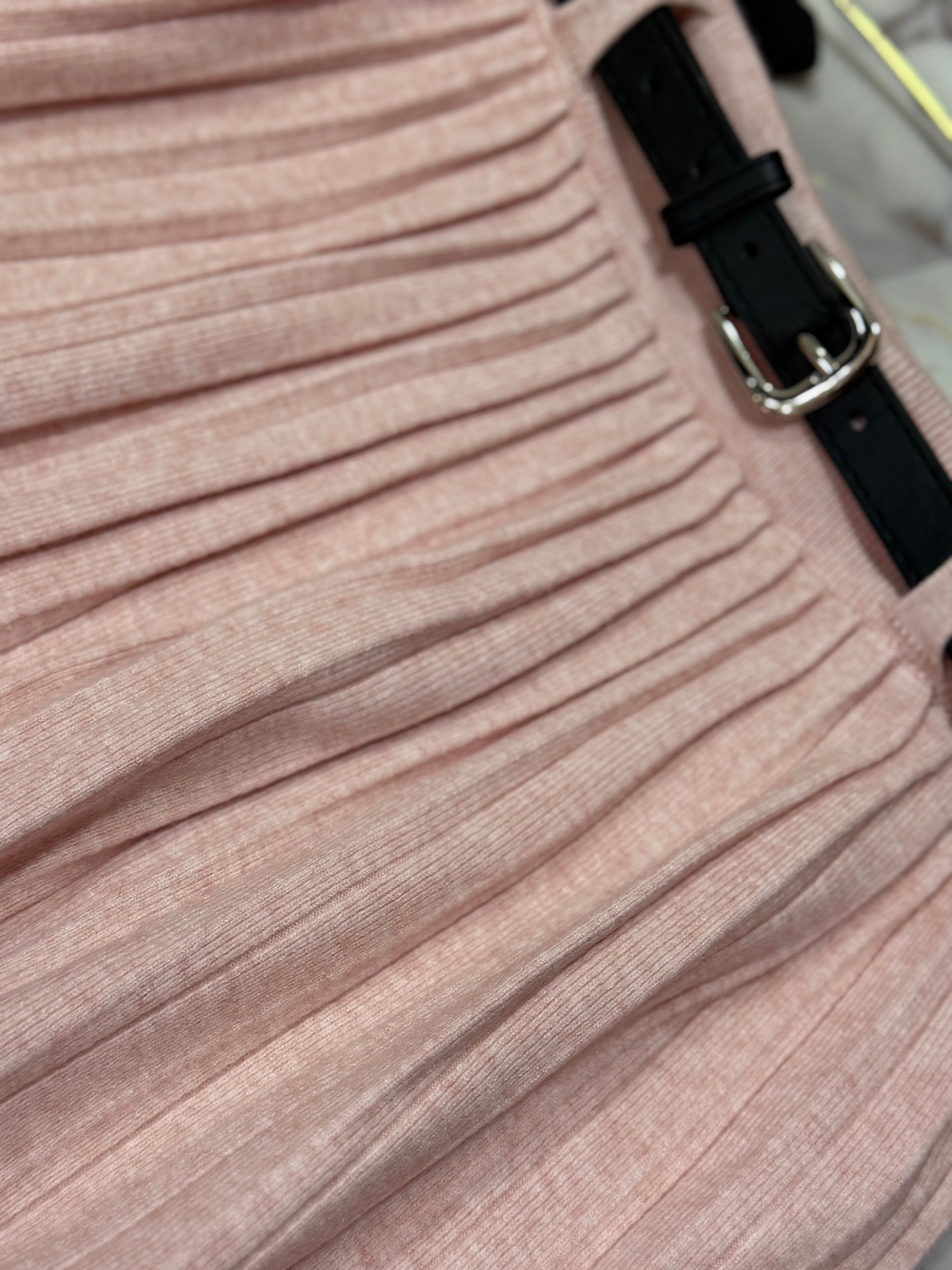 Wool pleated skirt with belt