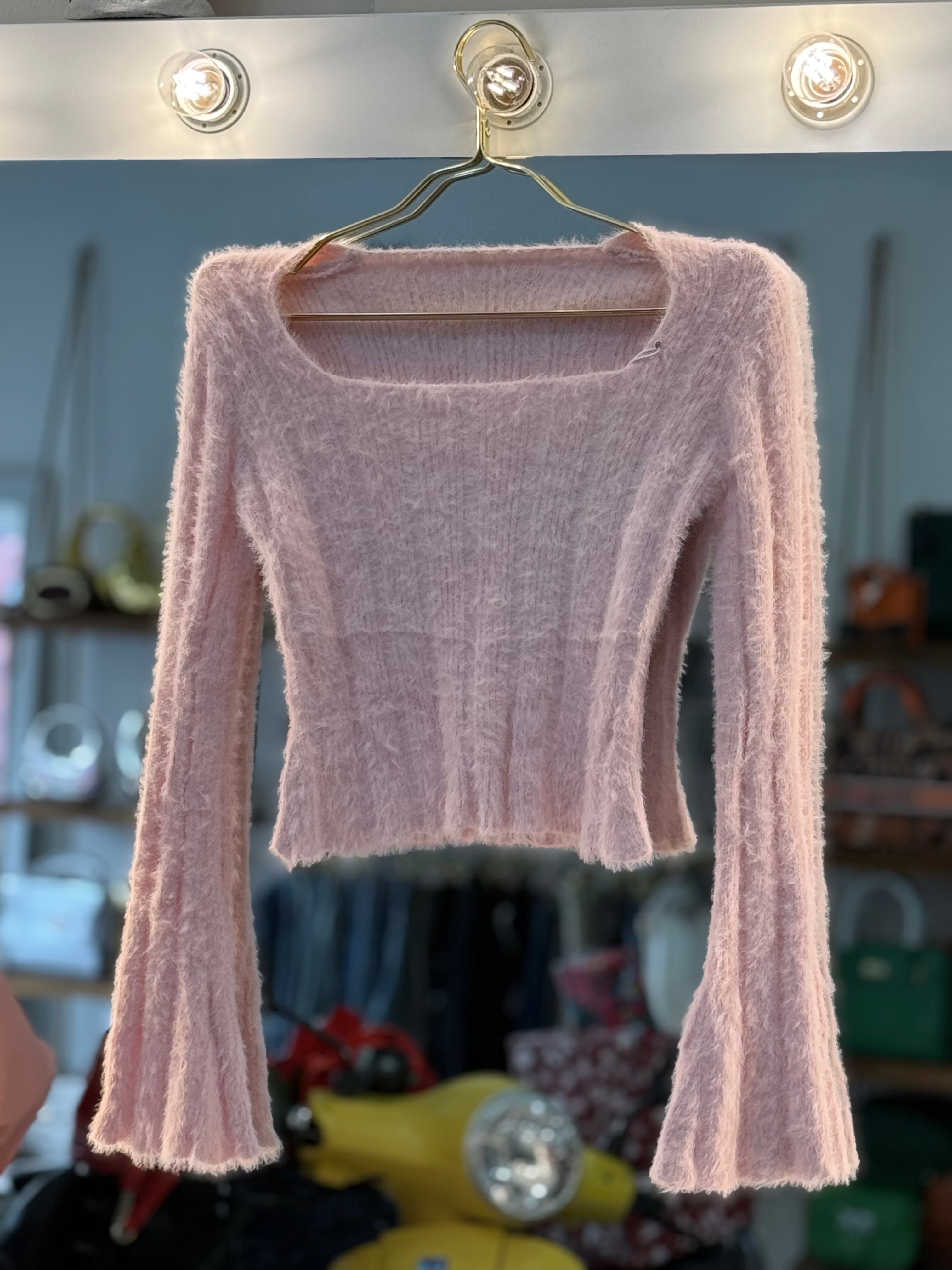 Soft wool long wide sleeve top