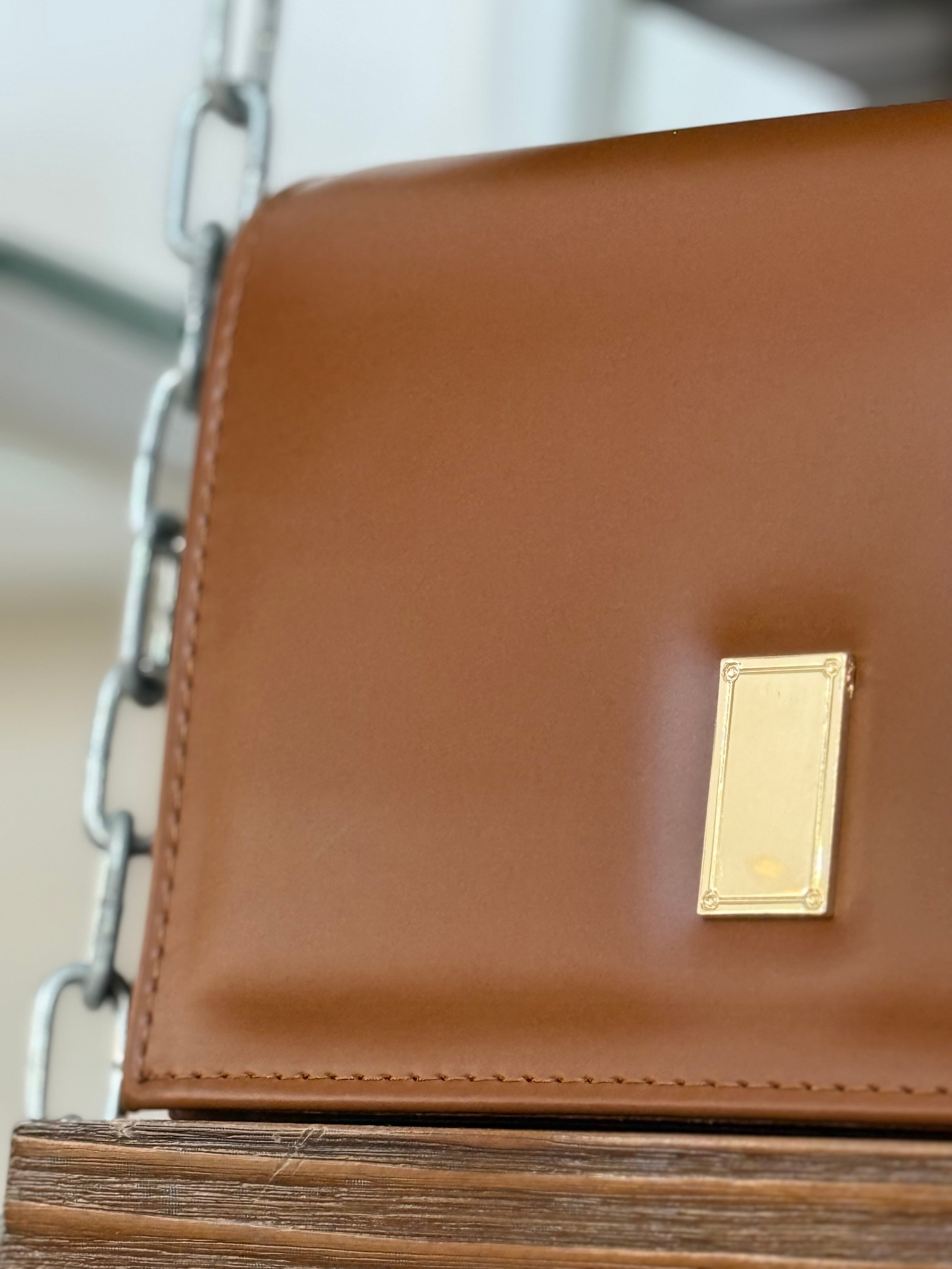 Classic Elegance — Brown Leather Bag
