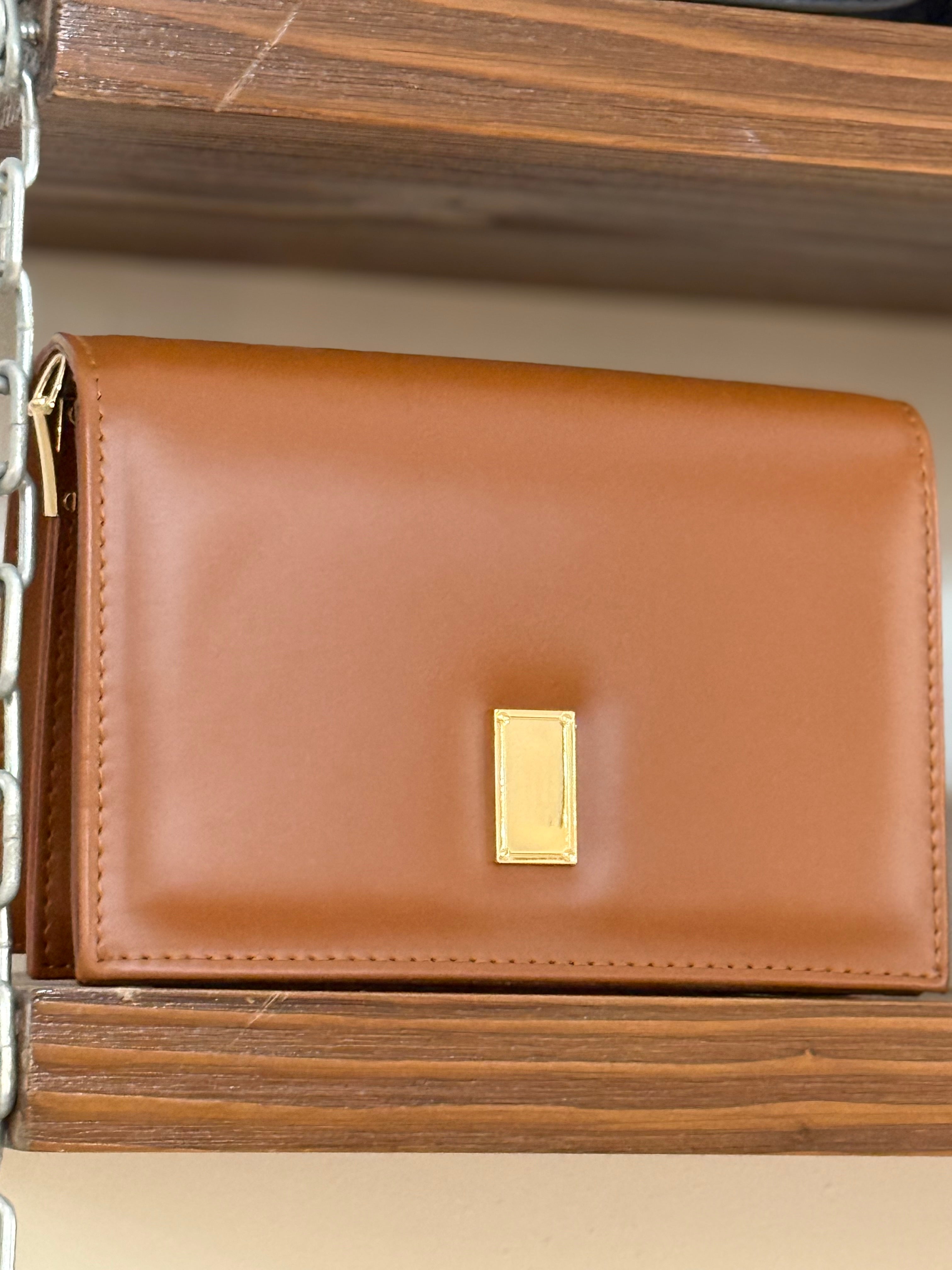 Classic Elegance — Brown Leather Bag