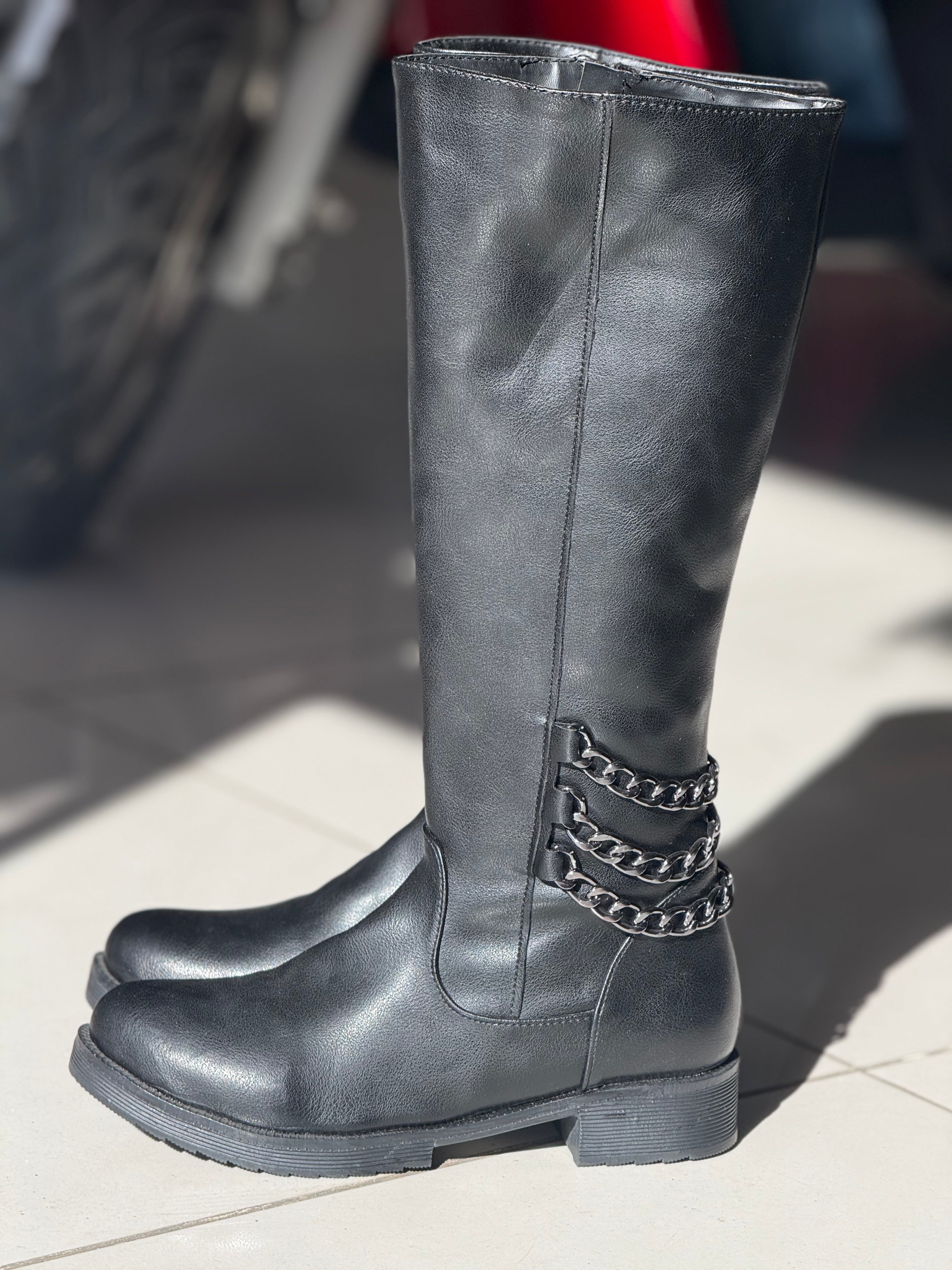 Leather blk boots with chains