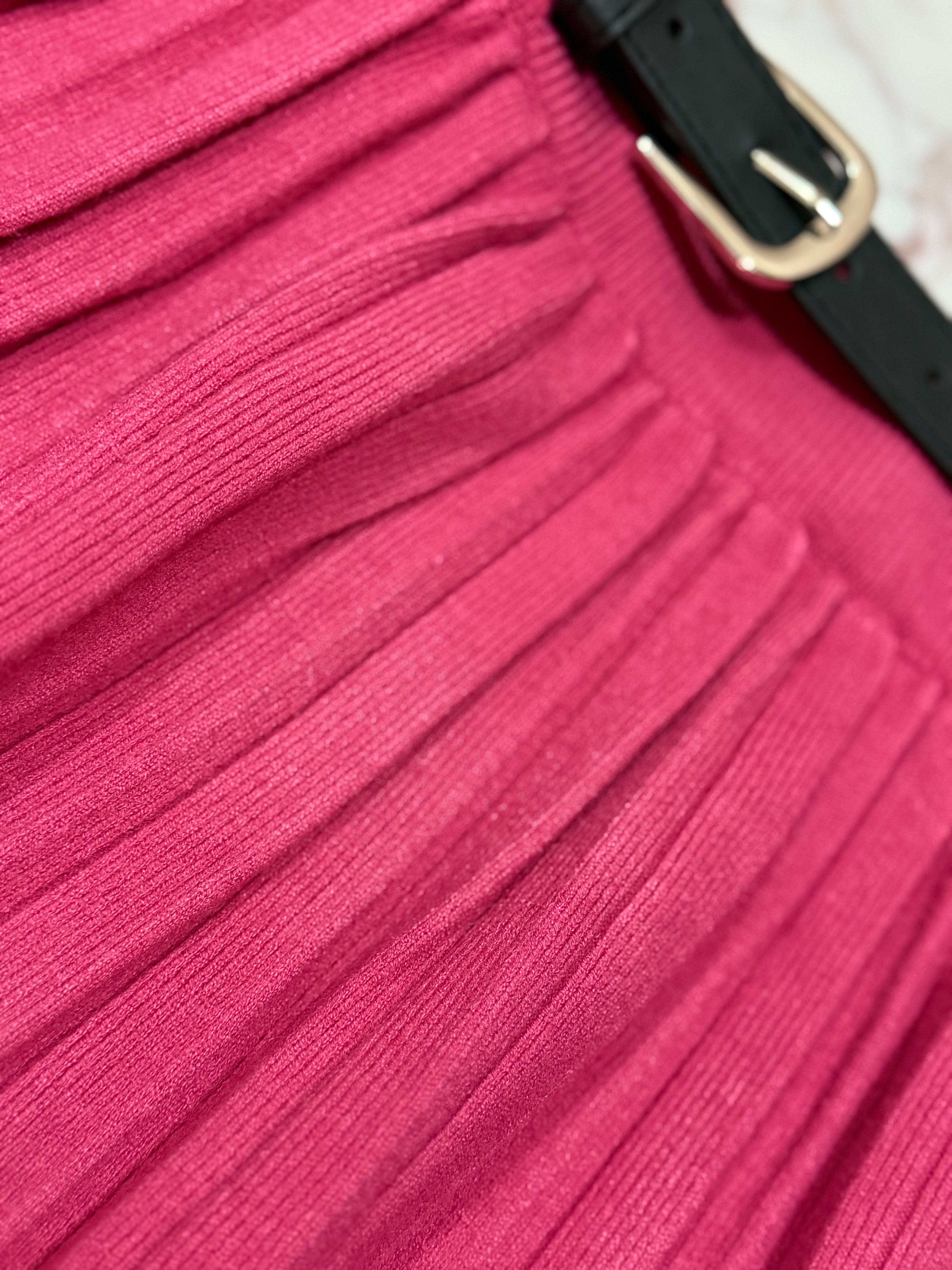 Wool pleated skirt with belt