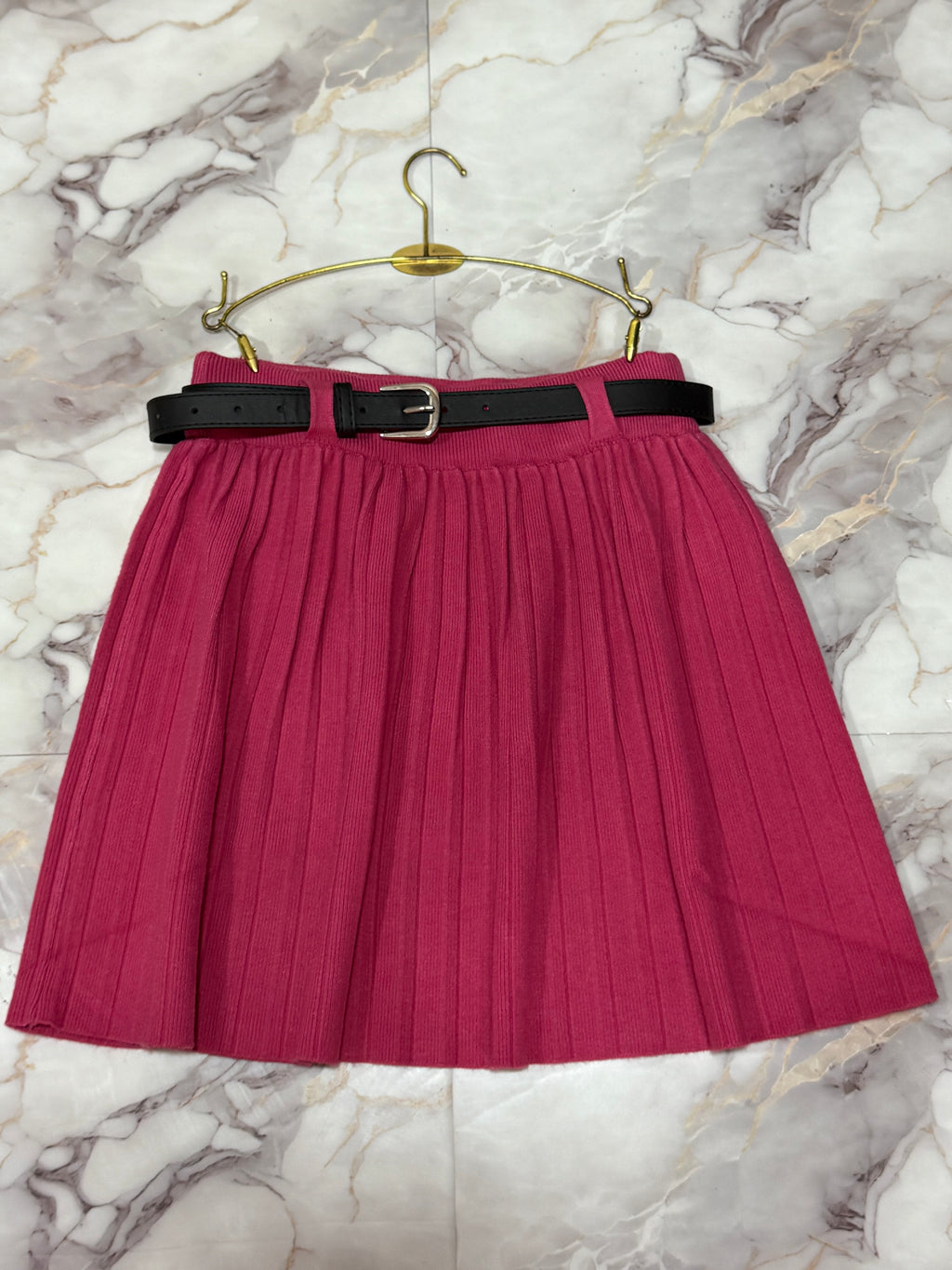 Wool pleated skirt with belt