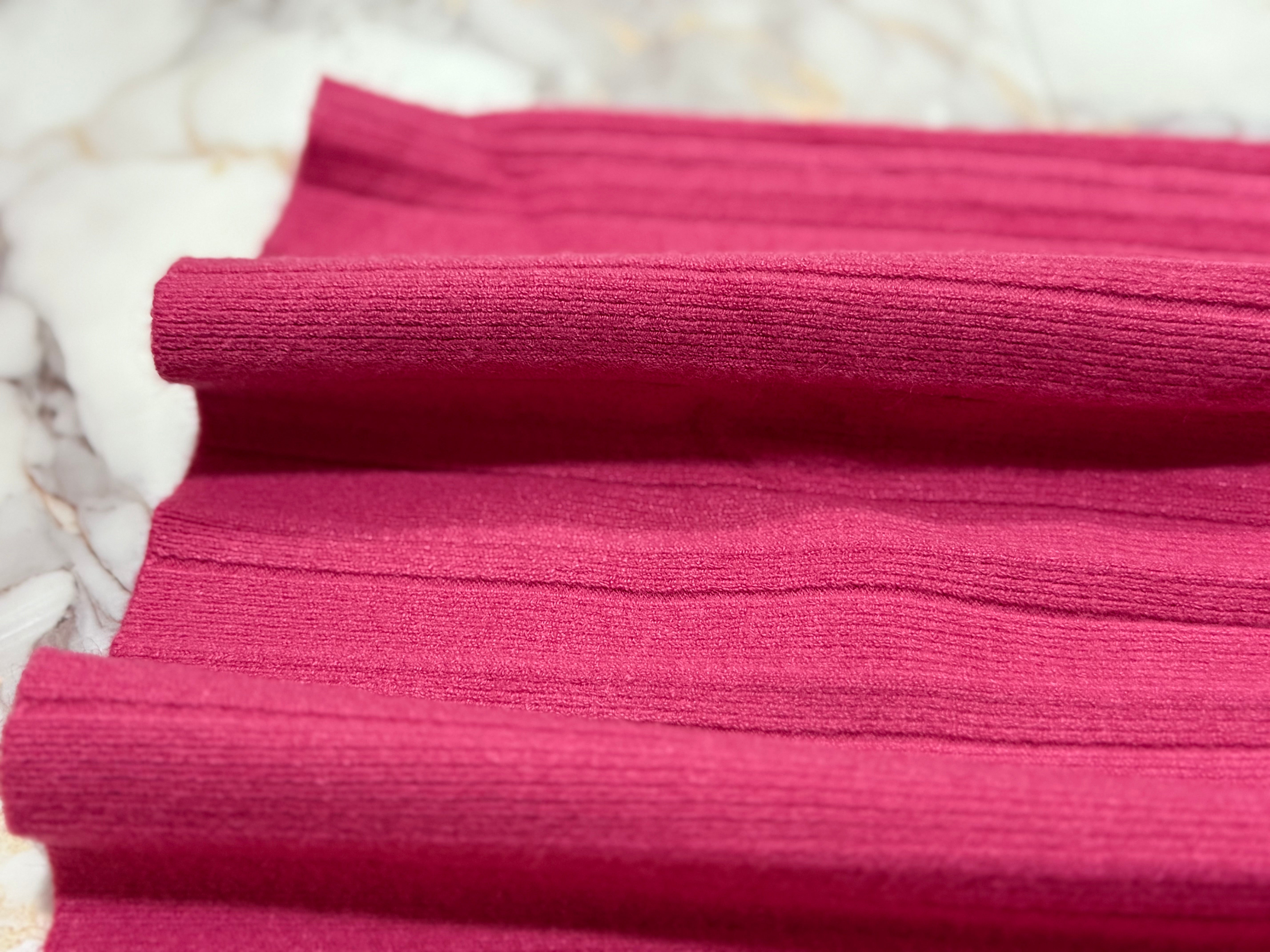 Wool pleated skirt with belt