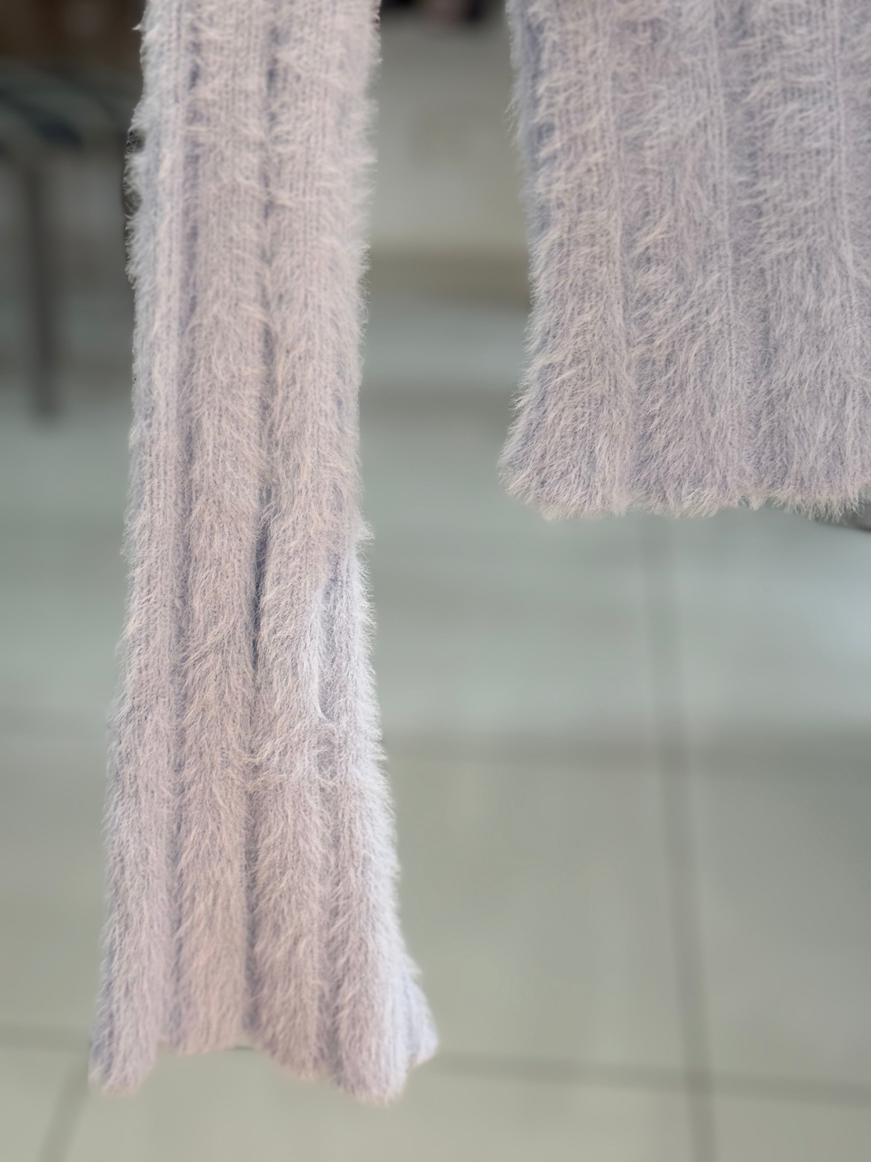 Soft wool long wide sleeve top