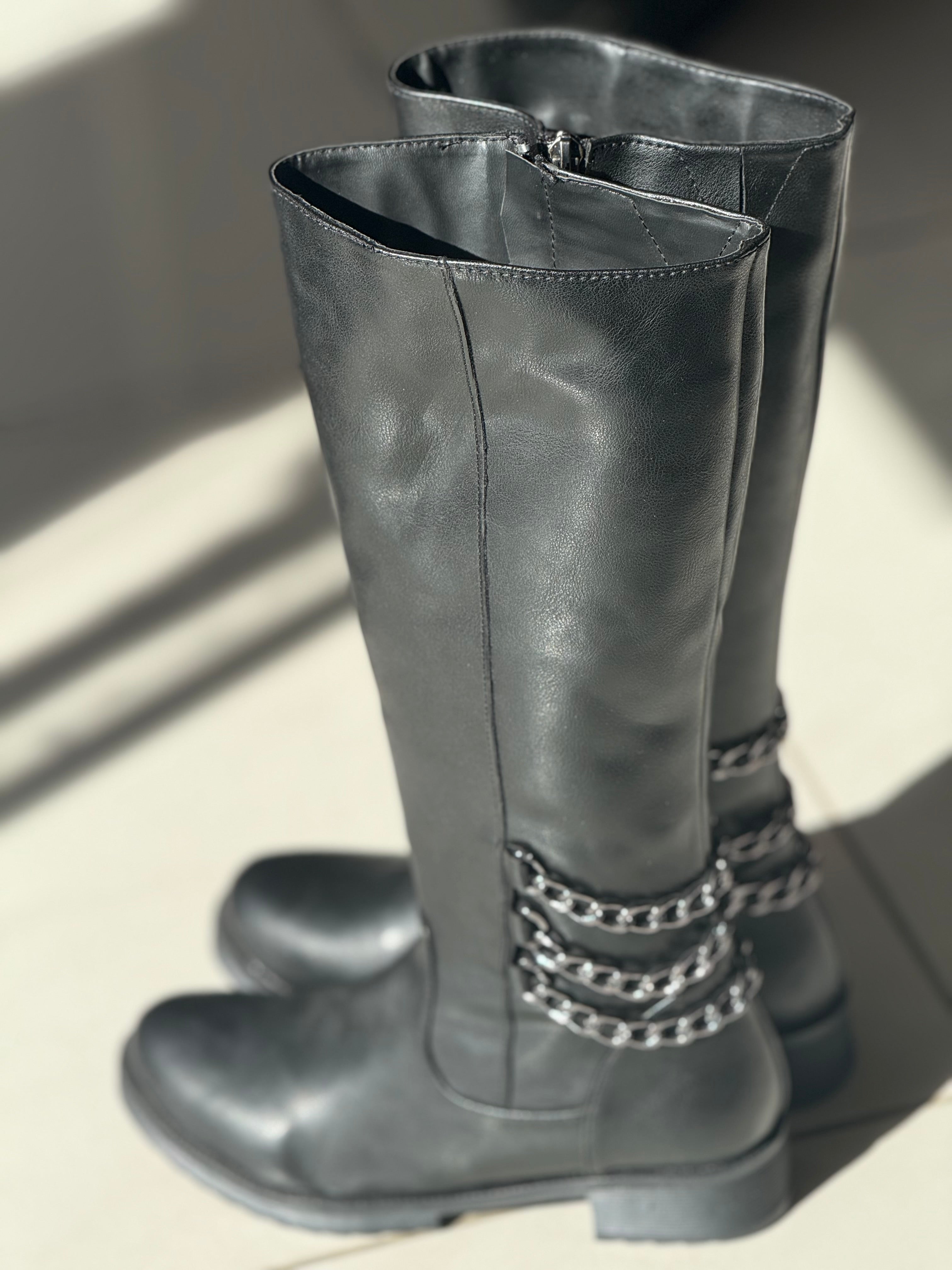Leather blk boots with chains