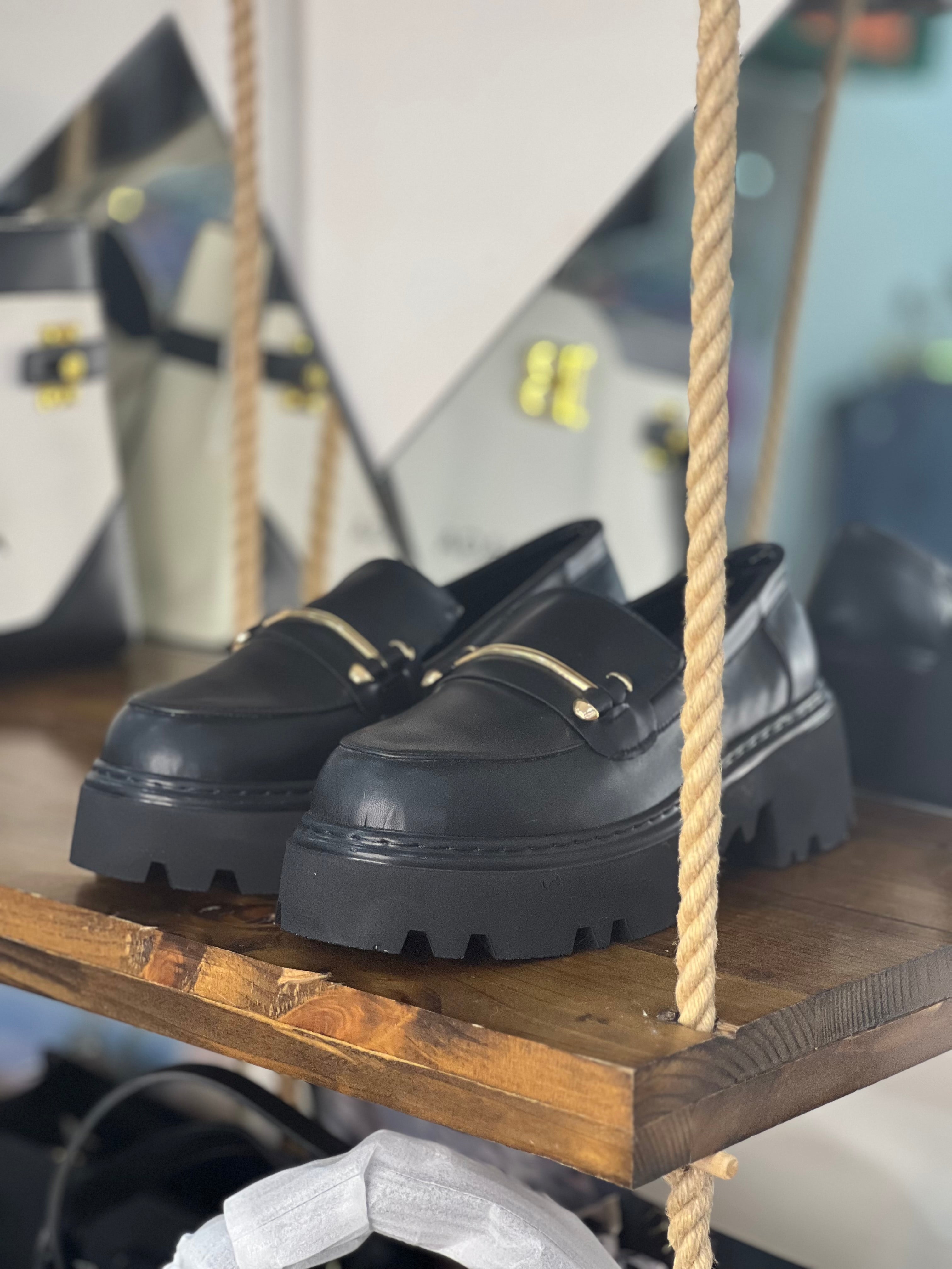 Black Leather Loafers – Effortless Style with Everyday Comfort