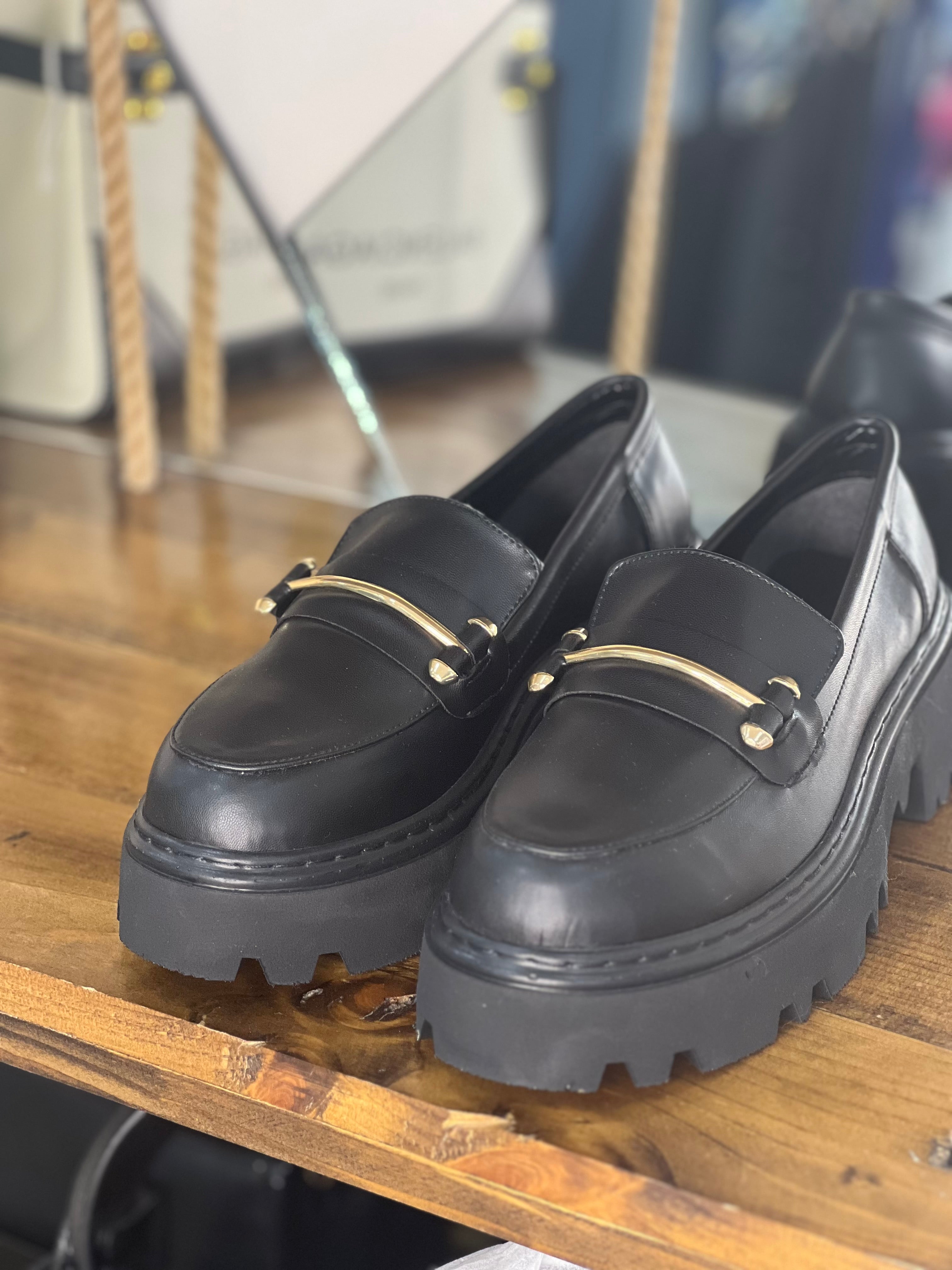 Black Leather Loafers – Effortless Style with Everyday Comfort