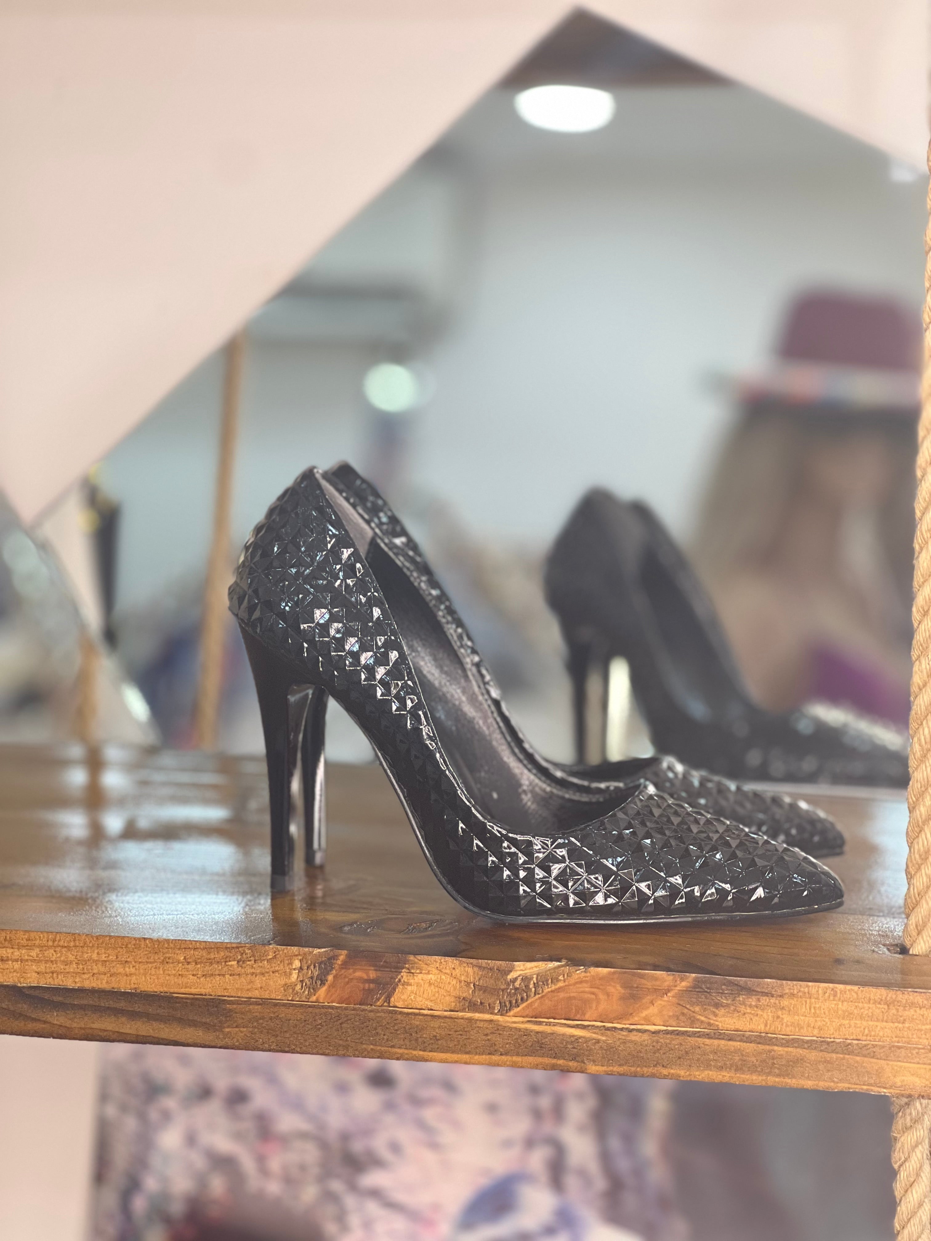 Classic Black Leather High Heels – Timeless Elegance in Every Step