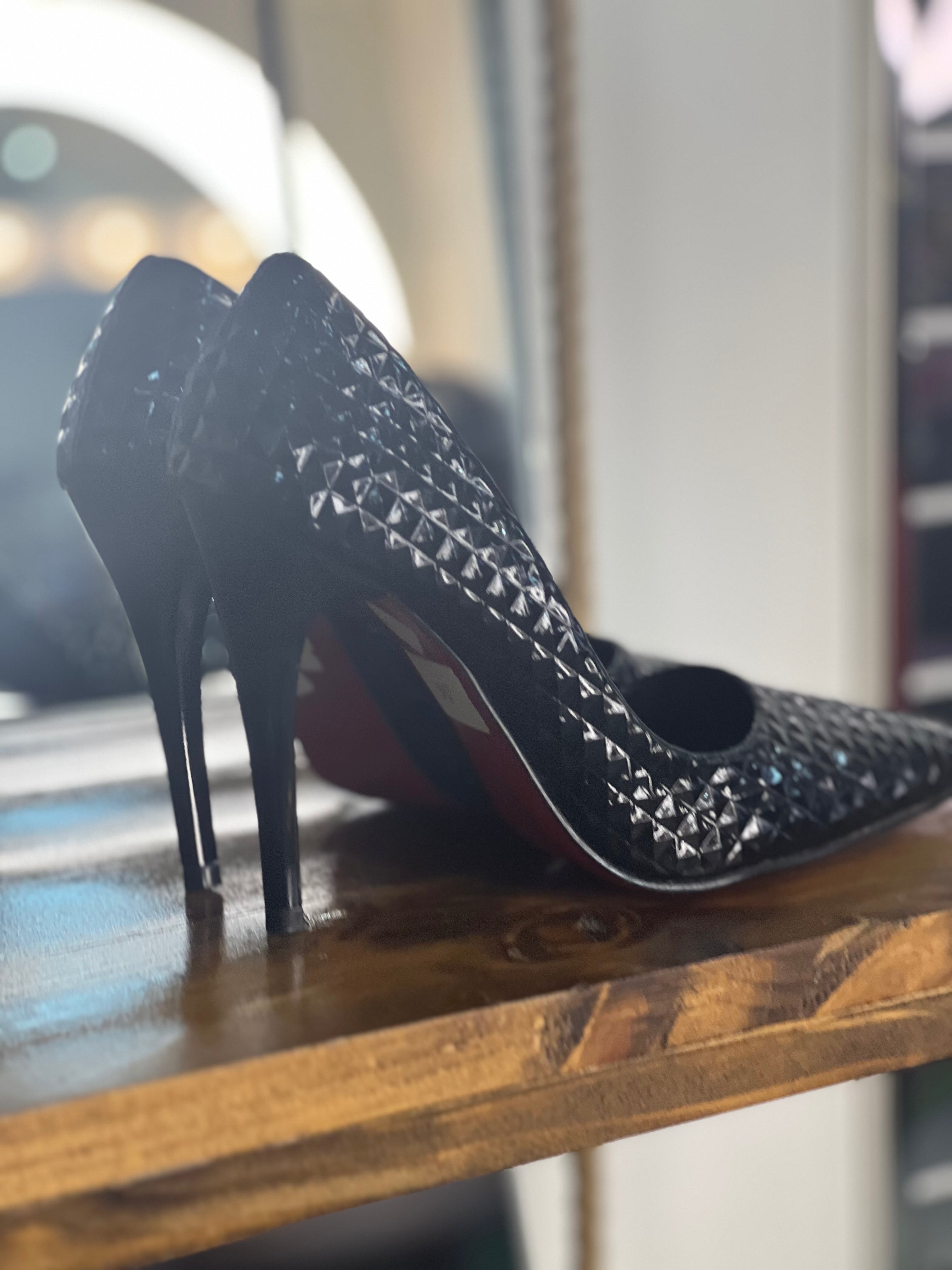 Classic Black Leather High Heels – Timeless Elegance in Every Step