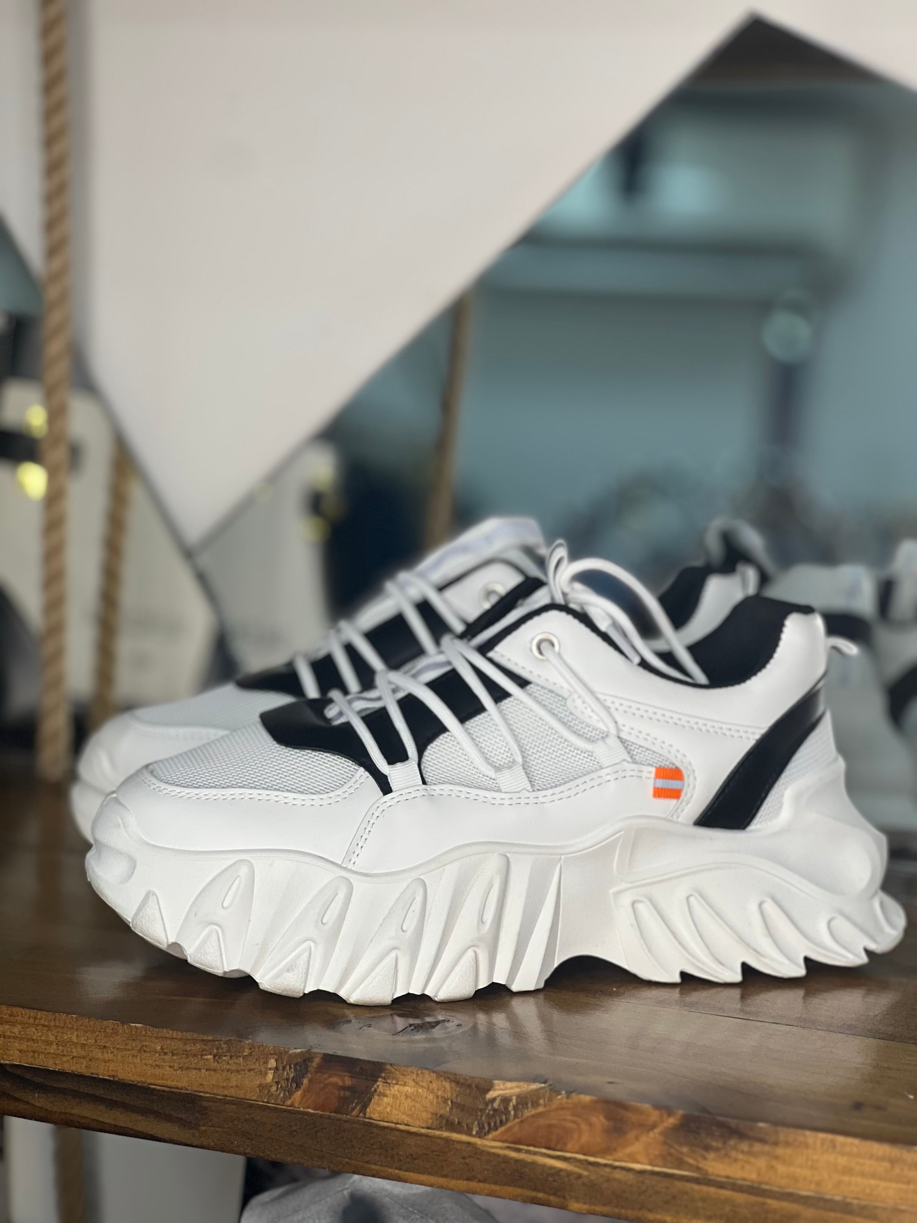 Elevated Heel Sneakers – Style, Height & Everyday Comfort